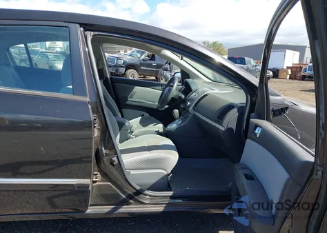 2010 Nissan Sentra 2.0S z USA, uszkodzony, nr VIN 3N1AB6AP7AL668754